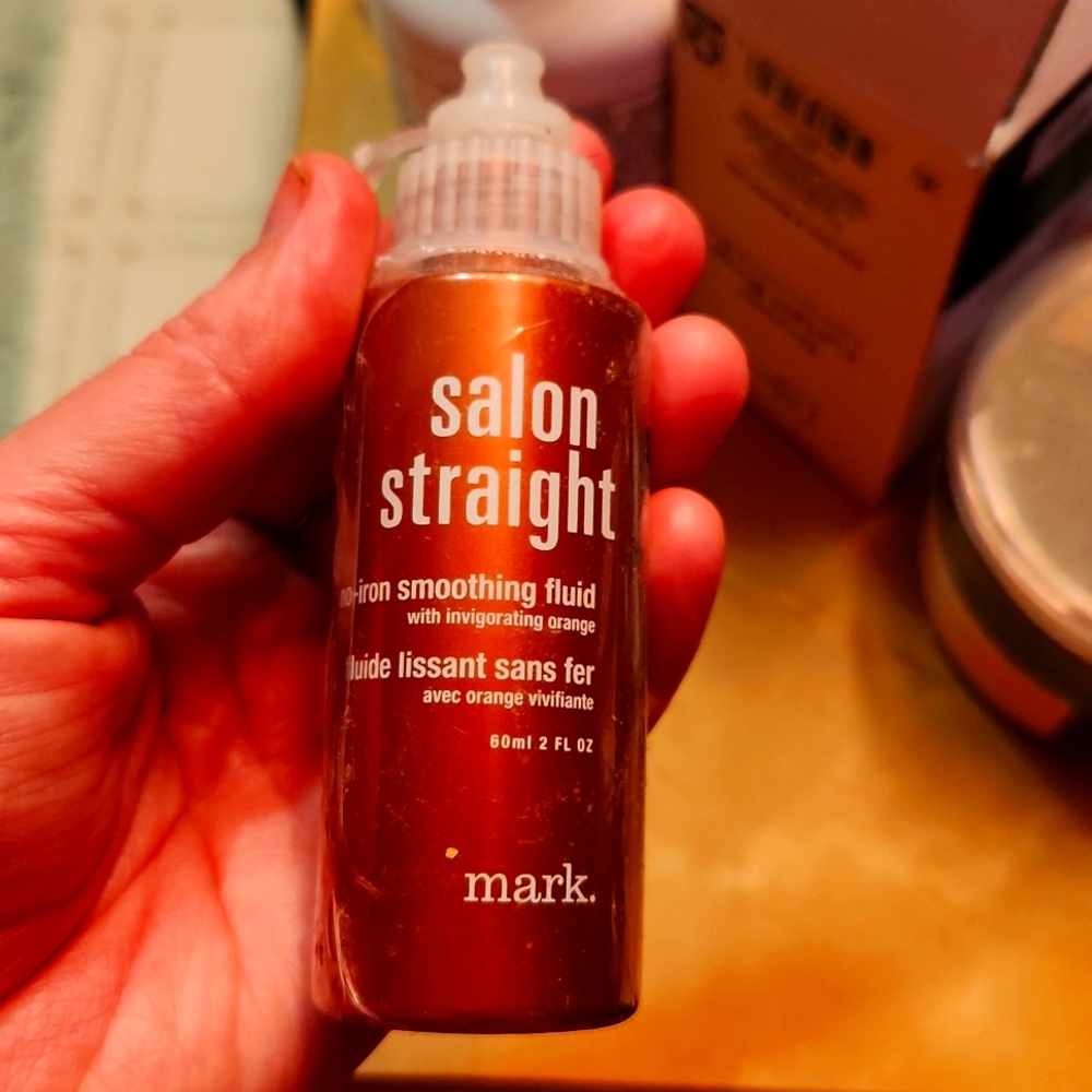 Mark. By Avon - Salon straight smoothing fluid.